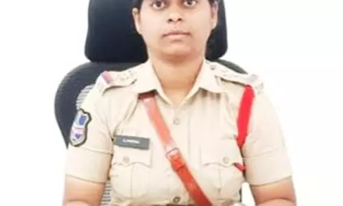 Telangana की महिला एसआई की सड़क दुर्घटना में मौत Telangana की महिला एसआई की सड़क दुर्घटना में मौत