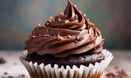 रिश्तों में बढ़ाना है मिठास तो बनायें chocolate cupcake