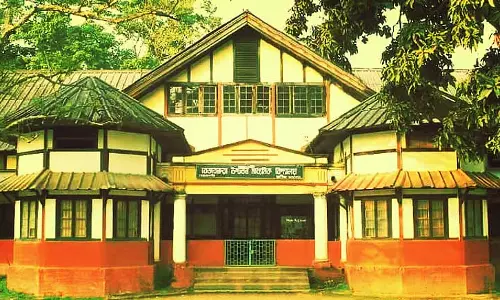 Assam : गोलाघाट सरकारी बेजबरुआ हाई स्कूल में प्रवेश परीक्षा के लिए