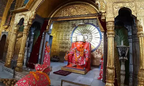 Jaipur का चमत्कारी मंदिर जहां फिल्म रिलीज से पहले सिर झुकाने आते है बॉलीवुड सितारें Jaipur का चमत्कारी मंदिर जहां फिल्म रिलीज से पहले सिर झुकाने आते है बॉलीवुड सितारें