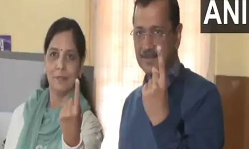 दिल्ली चुनाव: Kejriwal ने अपने परिवार के साथ वोट डाला