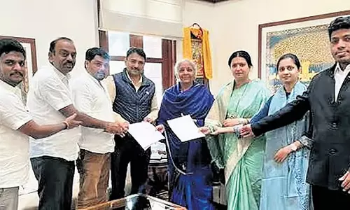 केंद्र की ओर से कर्नाटक के प्रति लापरवाही: कांग्रेस सांसदों ने केंद्रीय मंत्री से की अपील केंद्र की ओर से कर्नाटक के प्रति लापरवाही: कांग्रेस सांसदों ने केंद्रीय मंत्री से की अपील