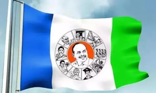 YSRC पार्षदों ने तिरुपति के उप महापौर चुनाव में जबरदस्ती का आरोप लगाया YSRC पार्षदों ने तिरुपति के उप महापौर चुनाव में जबरदस्ती का आरोप लगाया