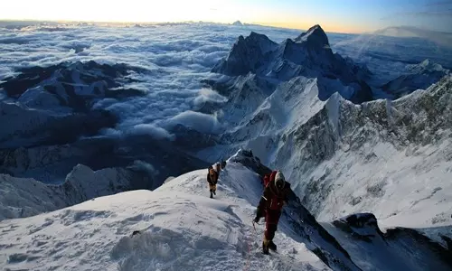 Nepal ने माउंट एवरेस्ट सहित 8000 मीटर की ऊँचाई पर एकल अभियान पर प्रतिबंध लगाया Nepal ने माउंट एवरेस्ट सहित 8000 मीटर की ऊँचाई पर एकल अभियान पर प्रतिबंध लगाया