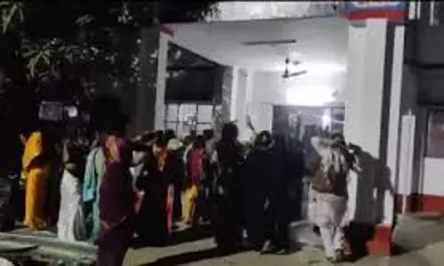 Fatehpur: किन्नरों के दो गुटों में हुई झड़प Fatehpur: किन्नरों के दो गुटों में हुई झड़प