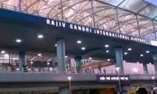तिरुपति की फ्लाइट रद्द होने से Hyderabad एयरपोर्ट पर अफरा-तफरी मची तिरुपति की फ्लाइट रद्द होने से Hyderabad एयरपोर्ट पर अफरा-तफरी मची