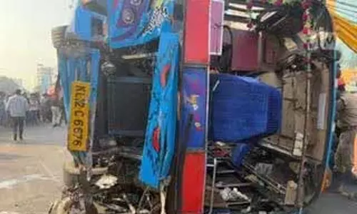 Kerala :  मलबा पैदल यात्री पर गिरा - दुर्घटना का सीसीटीवी फुटेज सामने आया