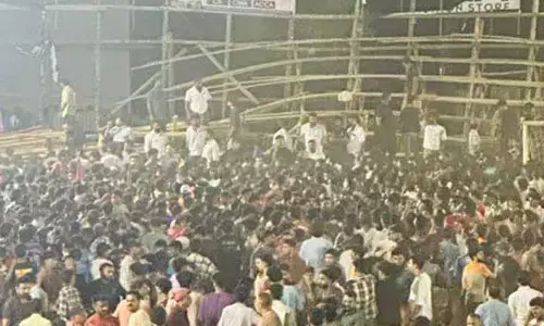 Kerala : पलक्कड़ में सेवंस टूर्नामेंट के दौरान फुटबॉल गैलरी ढह गई Kerala : पलक्कड़ में सेवंस टूर्नामेंट के दौरान फुटबॉल गैलरी ढह गई