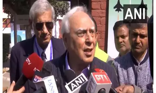 भारत तभी विकसित होगा जब यह शिक्षित होगा: Kapil Sibal ने दिल्ली चुनाव में वोट डालने के बाद कहा भारत तभी विकसित होगा जब यह शिक्षित होगा: Kapil Sibal ने दिल्ली चुनाव में वोट डालने के बाद कहा