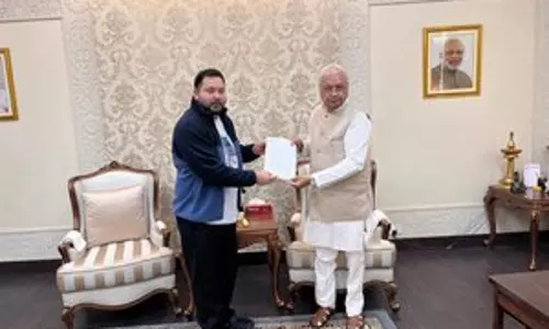 Bihar के राज्यपाल से मिले तेजस्वी यादव