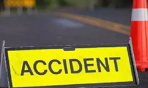 Assam : सिलचर में सड़क दुर्घटना में बाइक सवार गंभीर
