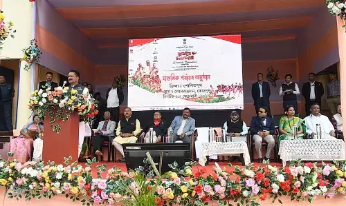 Assam : झुमोइर बिनंदिनी 2025 क्षेत्रीय कार्यक्रम सांस्कृतिक भव्यता के साथ तेजपुर में शुरू Assam : झुमोइर बिनंदिनी 2025 क्षेत्रीय कार्यक्रम सांस्कृतिक भव्यता के साथ तेजपुर में शुरू