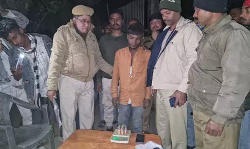 Assam : ग्वालपाड़ा पुलिस ने हेरोइन जब्त की, अंतरराज्यीय ड्रग तस्करी Assam : ग्वालपाड़ा पुलिस ने हेरोइन जब्त की, अंतरराज्यीय ड्रग तस्करी