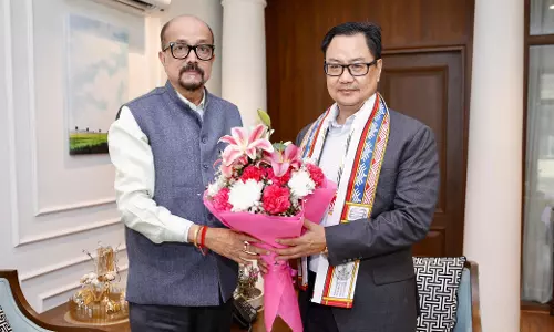 केंद्रीय संसदीय कार्यमंत्री किरेन रिजिजू से राज्यपाल रमेन डेका ने की सौजन्य भेंट केंद्रीय संसदीय कार्यमंत्री किरेन रिजिजू से राज्यपाल रमेन डेका ने की सौजन्य भेंट
