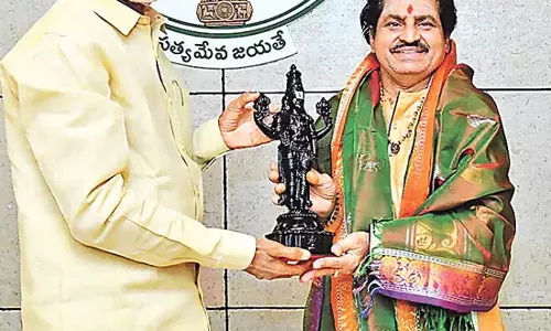 Andhra : मुख्यमंत्री ने नागफनी शर्मा को किया सम्मानित