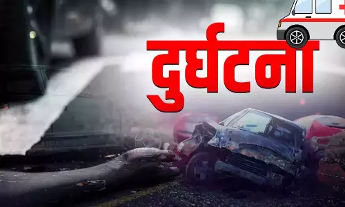 महिला पति को एंबुलेंस में ले जा रही थी, तभी...एंबुलेंस हादसे का शिकार, दोनों की गई जान