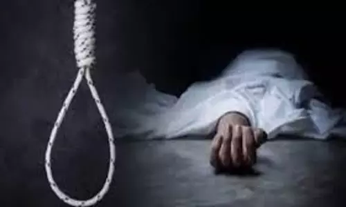 Chandauli: एक ऑटो चालक का शव पेड़ से फांसी के फंदे पर लटकता मिला