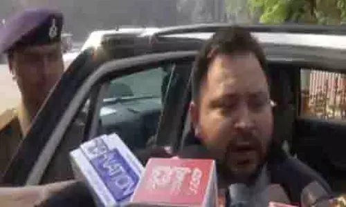 Tejashwi Yadav ने राज्यपाल आरिफ मोहम्मद खान से मुलाकात की