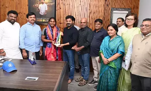 CM रेवंत ने क्रिकेटर जी त्रिशा को 1 करोड़ रुपये का नकद इनाम देने की घोषणा की