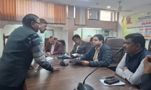 NCR Ghaziabad: जनसुनवाई के दौरान नगर आयुक्त विक्रमादित्य सिंह मलिक के सामने 19 शिकायतें आईं