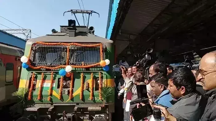 Ranchi रेलवे स्टेशन से 1500 जनजातीय यात्री महाकुंभ के लिए रवाना Ranchi रेलवे स्टेशन से 1500 जनजातीय यात्री महाकुंभ के लिए रवाना