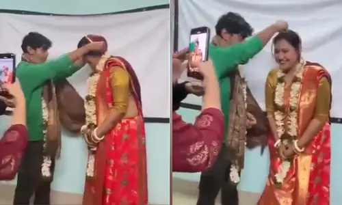 क्लासरूम में छात्र से शादी करने वाली महिला प्रोफेसर ने दिया इस्तीफा, VIDEO