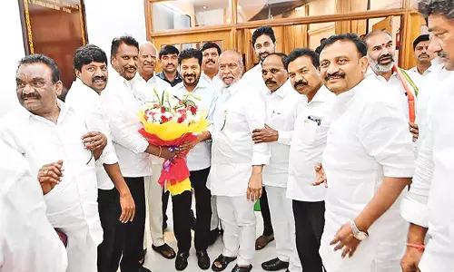 Telangana: मडिगा विधायकों ने मुख्यमंत्री का सम्मान किया Telangana: मडिगा विधायकों ने मुख्यमंत्री का सम्मान किया
