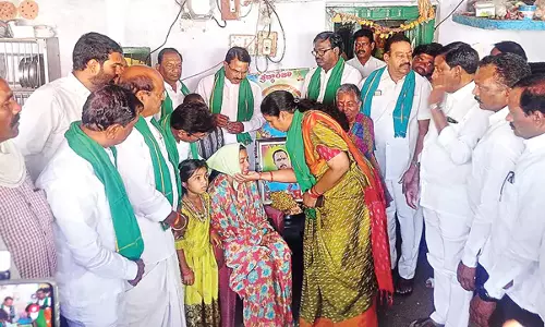 Telangana : कांग्रेस राज में हर दिन किसान आत्महत्या कर रहे Telangana : कांग्रेस राज में हर दिन किसान आत्महत्या कर रहे