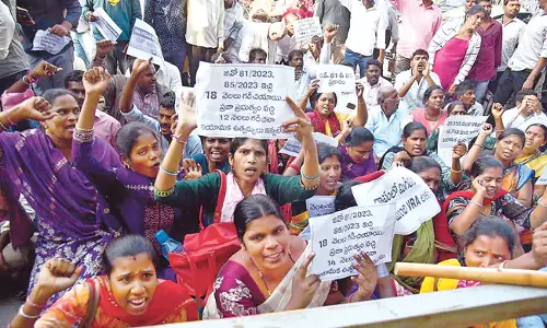 Telangana : मंत्रिस्तरीय परिसर की घेराबंदी Telangana : मंत्रिस्तरीय परिसर की घेराबंदी