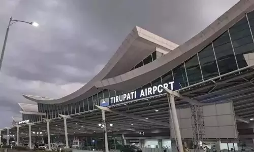 Hyderabad: तिरुपति की उड़ान रद्द, हवाई अड्डे पर यात्रियों का विरोध प्रदर्शन