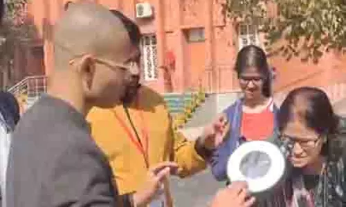 Delhi Elections: विकासपुरी में अनोखे स्पेस थीम वाले मतदान केंद्र ने सबका ध्यान खींचा