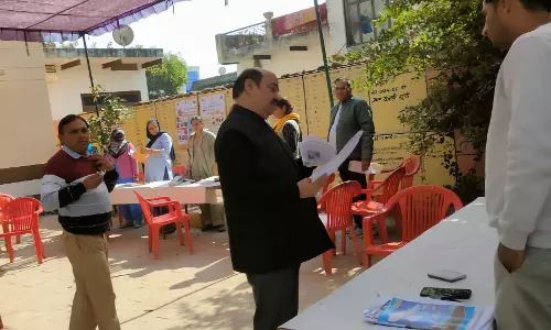 Khairthal-Tijara: जिला कलेक्टर किशोर कुमार ने किया खैरथल एवं मातोर शिविर का निरीक्षण