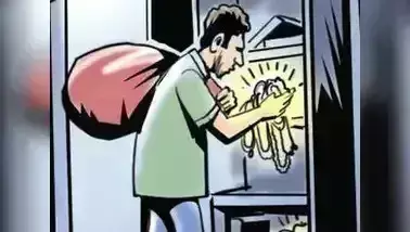 Chandil : तिरुलडीह के तीन घरों में चोरी, जांच में जुटी पुलिस Chandil : तिरुलडीह के तीन घरों में चोरी, जांच में जुटी पुलिस