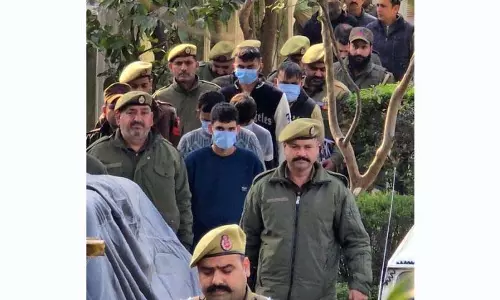 गटारू हत्याकांड में CJM ने आरोपियों को 5 दिन की पुलिस रिमांड पर भेजा गटारू हत्याकांड में CJM ने आरोपियों को 5 दिन की पुलिस रिमांड पर भेजा