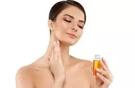 Skin Care: बेदाग और स्वस्थ त्वचा चाहिए तो करें अरंडी के तेल का इस्तेमाल, मिलेंगे कई जादुई फायदे