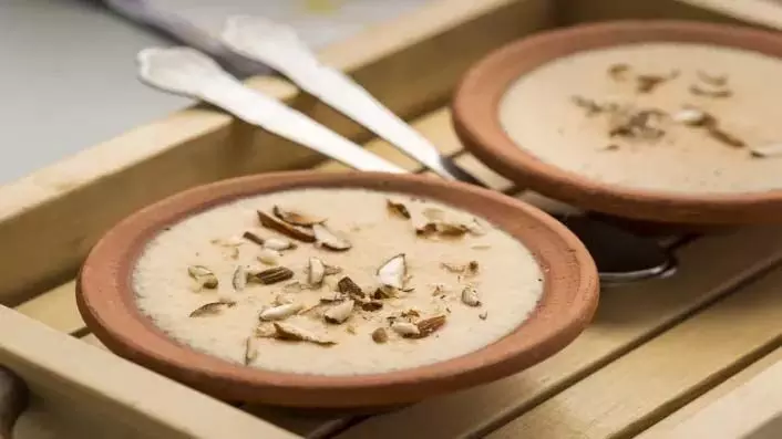 Kashmiri Dessert Recipe: इसे आप आसानी से घर पर बना सकती हैं