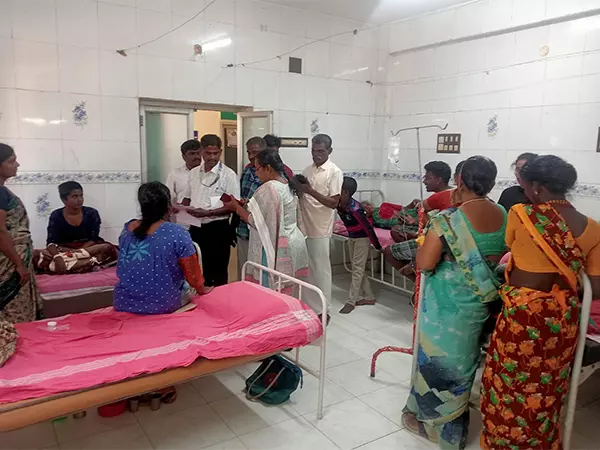 Tamil Nadu: मदुरै में ग्रिल्ड चिकन खाने से नौ लोग बीमार पड़ गए Tamil Nadu: मदुरै में ग्रिल्ड चिकन खाने से नौ लोग बीमार पड़ गए