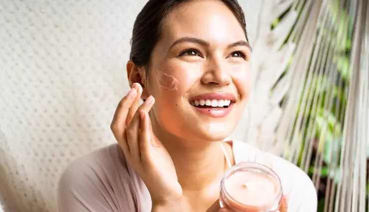 Skin Care: क्या आप भी चेहरा धोते समय करते हैं ये 5 गलतियां, समय से पहले दिखेगा बुढ़ापा