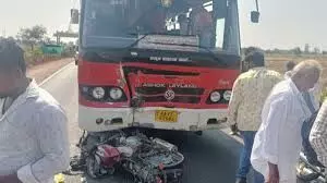 यादगीर जिले में KSRTC बस और बाइक की टक्कर में तीन बच्चों समेत पांच की मौत