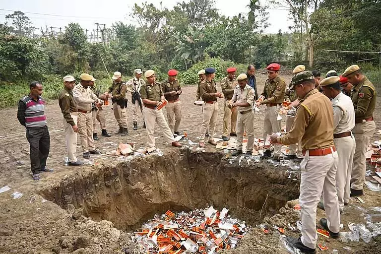 Assam : मोरीगांव के धान के खेतों में 30 लाख रुपये की विदेशी सिगरेटें फेंकी गईं