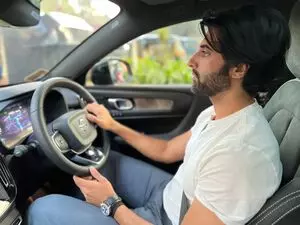 Akshay Oberoi ने खुद को एक शानदार नई कार गिफ्ट की