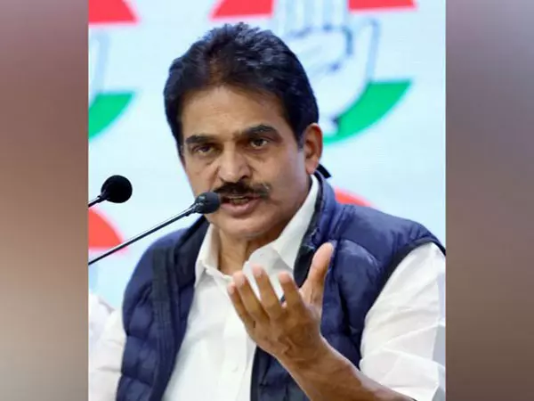 Venugopal ने अमेरिका द्वारा भारतीयों को निर्वासित करने के मुद्दे पर लोकसभा में स्थगन प्रस्ताव पेश किया Venugopal ने अमेरिका द्वारा भारतीयों को निर्वासित करने के मुद्दे पर लोकसभा में स्थगन प्रस्ताव पेश किया