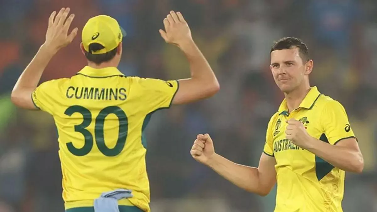 Australia की तेज गेंदबाजी में और कमी, कमिंस और हेजलवुड चैम्पियंस ट्रॉफी से बाहर Australia की तेज गेंदबाजी में और कमी, कमिंस और हेजलवुड चैम्पियंस ट्रॉफी से बाहर