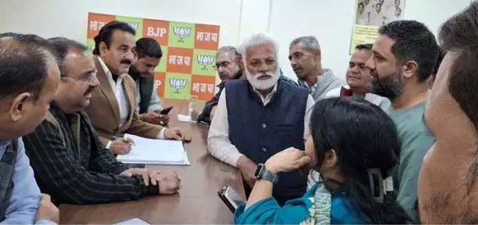 डॉ. नरिंदर-रंधावा ने BJP मुख्यालय में लगाया जनता दरबार