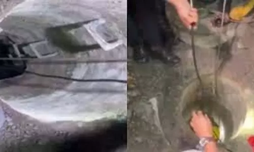 Surat : मैनहोल में गिरा दो साल का बच्चा, बचाव कार्य जारी