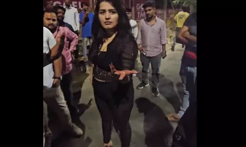 रायपुर में रशियन युवती गिरफ्तार, कार से तीन युवकों को कुचला रायपुर में रशियन युवती गिरफ्तार, कार से तीन युवकों को कुचला