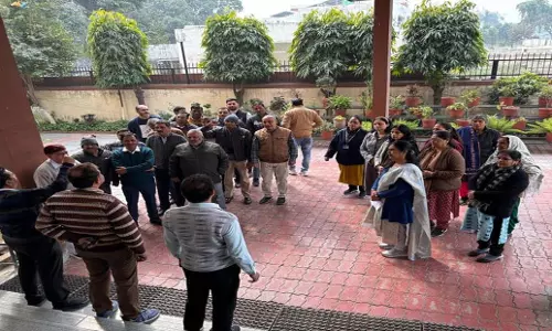 Haryana: एलआईसी कर्मचारियों ने एफडीआई को 100% तक बढ़ाने का विरोध किया Haryana: एलआईसी कर्मचारियों ने एफडीआई को 100% तक बढ़ाने का विरोध किया