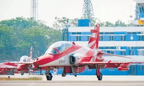 Karnataka: एयरो इंडिया की तैयारी के चलते बेंगलुरु में होटल किराए में उछाल Karnataka: एयरो इंडिया की तैयारी के चलते बेंगलुरु में होटल किराए में उछाल