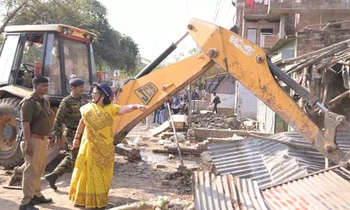 Kanpur: अवैध अतिक्रमण के खिलाफ नगर निगम का अभियान जारी Kanpur: अवैध अतिक्रमण के खिलाफ नगर निगम का अभियान जारी