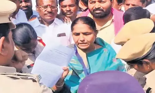 Telangana: हैदराबाद में कचरा फेंकने का विरोध